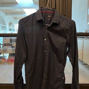 Hugo Boss Men’s Dress Shirt in Navy. Size S.